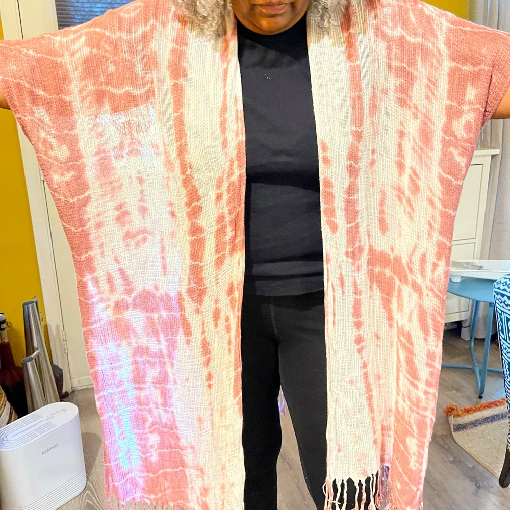 Mauve tie dye kimono. Bohemian style, fringe edge